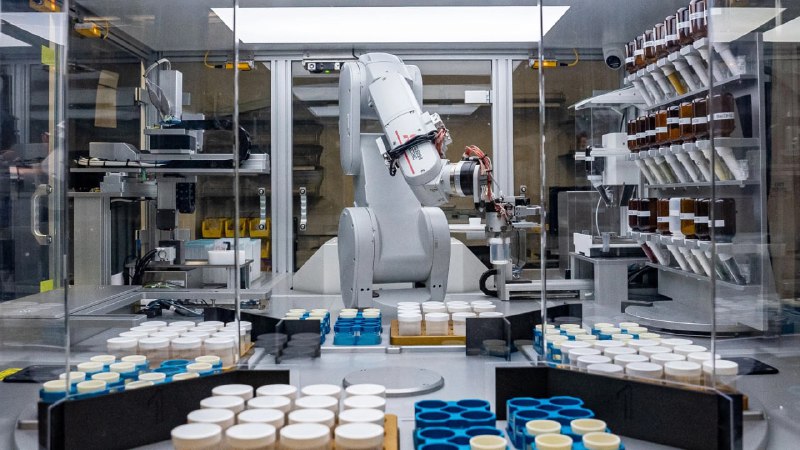 Google DeepMind 通过深度学习发现了数百万种新材料从芯片、电池、超导体到太阳能板等现代技术都依赖于无机晶体