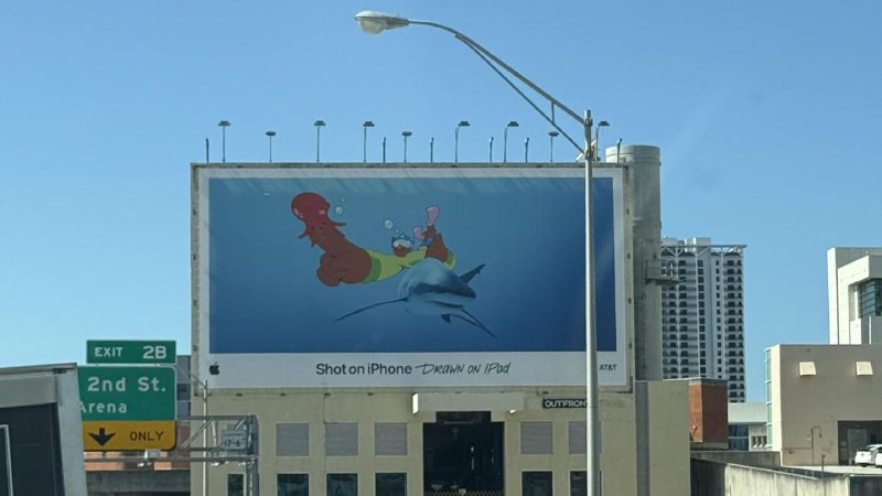 苹果最新广告牌被指暗含不雅图案苹果最新"Shot on iPhone"广告牌因设计视角问题引发争议