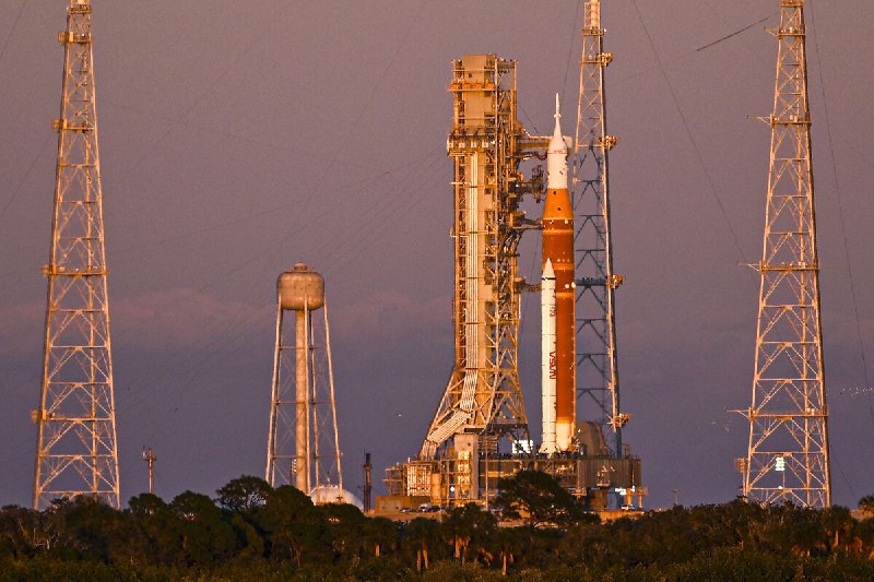 美国宇航局确定3月6日发射阿耳忒弥斯2号载人绕月飞船美国宇航局宣布阿耳忒弥斯2号载人绕月任务定于2026年3月6日发射，这是1972年以来人类首次重返月球附近