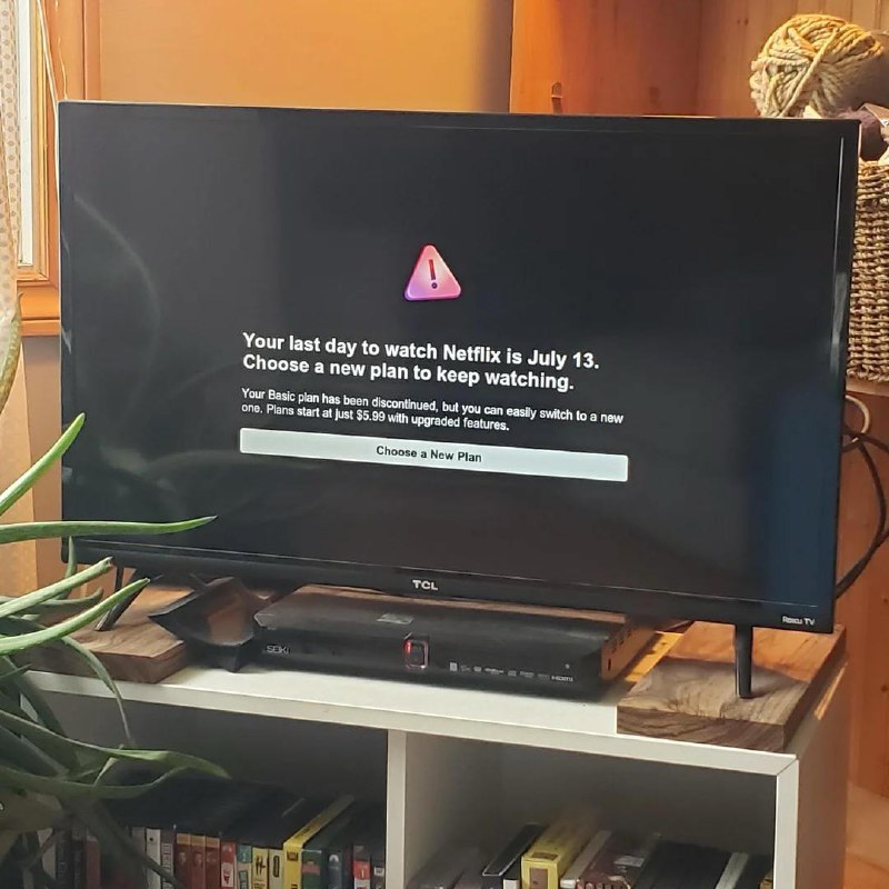 Netflix 正在逐步淘汰其最便宜的11.99美刀无广告套餐Netflix正在实施逐步取消其最便宜无广告套餐的计划，这一举措将影响到现有的订阅用户
