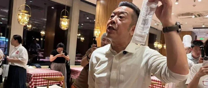 西贝创始人宣布将起诉罗永浩，回应预制菜争议9 月 11 日晚，西贝创始人贾国龙在北京门店接受媒体采访时表示，将对罗永浩提起诉讼