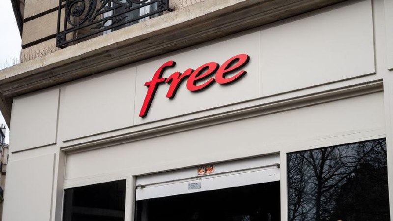 法国运营商 Free.fr 被黑：千万用户隐私金融信息造泄露，可能是法国历史上最严重的 ISP 客户资料泄漏Free.fr 本周末宣布其已成为网络攻击的受害者，1900万客户的个人隐私与金融信息被盗，其中包括 500 万客户的 IBAN 银行账户，多用于欧美 Direct  Debit，Free.fr 已经发送邮件通知其用户可能泄漏的范围：姓名、电子邮件、住址、出生日期、出生地点、电话号码、订阅者ID、互联网套餐 (宽带信息、行动数据信息、套餐开始、截至、以及历史数据等)，该公司已经向法国国家信息技术和自由委员会以及国家信息系统安全局通报了此次攻击，并且开始向检察官提起申诉