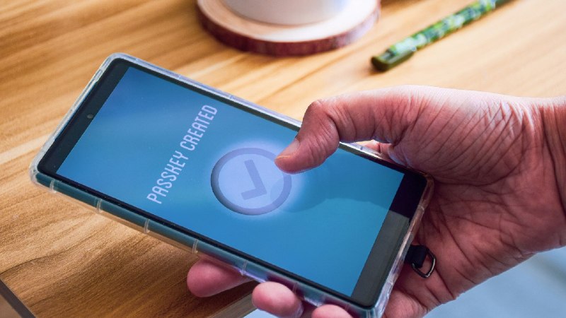 英国国家网络安全中心正式将通行密钥列为首选身份验证方式英国国家网络安全中心（NCSC）正式宣布通行密钥（Passkeys）优于传统密码，并建议消费者将其作为数字服务的首选登录方式