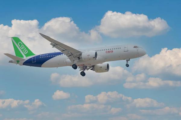 马来西亚航空公司考虑购买中国商用飞机日前中国与马来西发布联合声明，明确提到“支持马来西亚的航空公司引进和运营中国商用飞机”