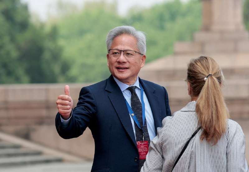 消息称黄仁勋将加入清华经管学院顾问委员会据英媒《金融时报》报道，英伟达 CEO 黄仁勋已同意加入清华大学经济管理学院顾问委员会