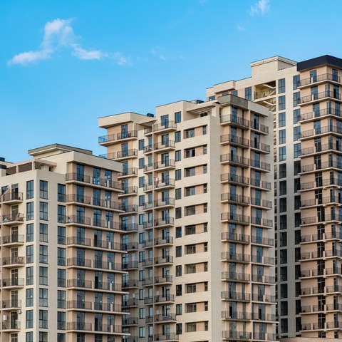 住建部：房地产市场供求关系发生重大变化，进入存量时代9 月 18 日，住建部房地产市场监管司司长张雪涛表示，当前房地产市场出现两个转变：供求关系发生重大变化，且进入存量时代