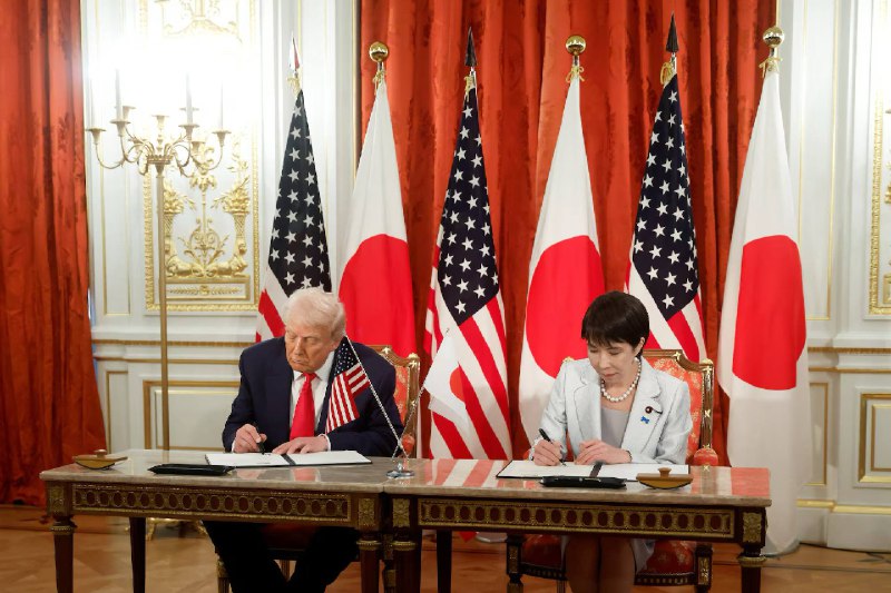 特朗普访问日本，与首位女首相高市早苗签署稀土协议美国总统特朗普周二在东京会见日本首位女首相高市早苗，对其大加赞赏并签署了贸易和稀土供应协议