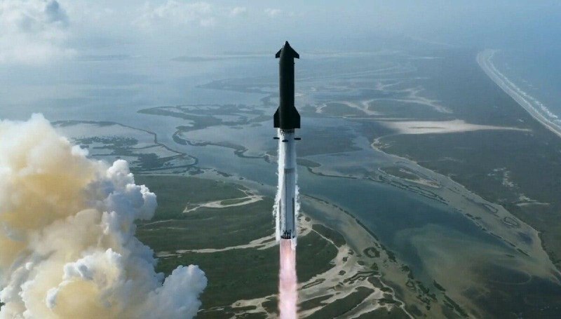 马斯克推迟 Starship 塔架捕捉，首次复飞或在 2026 年末至 2027 年初SpaceX CEO 埃隆·马斯克表示，Starship 首次尝试由发射塔捕捉返回飞船还要等几个月，撤回此前“最快下一次飞行即可捕捉”的判断