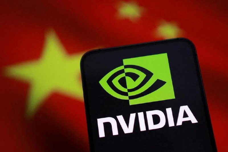  路透：英伟达计划明年 2 月前向中国交付 H200 芯片路透社援引消息称，英伟达已告知中国客户，计划在农历新年前的 2026 年 2 月中旬前，开始向中国交付 H200 AI 芯片