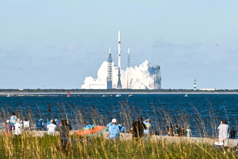 蓝色起源“新格伦”火箭第二次发射成功，打破SpaceX猎鹰九号一级火箭回收技术垄断 蓝色起源公司“新格伦”重型运载火箭成功发射，火箭第一级助推器在大西洋上的“杰克林”号海上平台平稳着陆，成功实现第一级火箭的回收，使蓝色起源成为继SpaceX之后，全球第二家掌握轨道级火箭垂直回收技术的公司，打破了SpaceX在该领域长达近十年的垄断地位