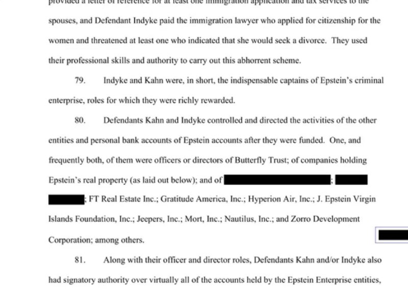 爱泼斯坦案解密文件脱敏失效，未遮蔽文本在社交媒体流传2025 年 12 月 22 日晚，关于杰弗里·爱泼斯坦（Jeffrey Epstein）案件的解密文件被曝存在脱敏漏洞，部分本应遮蔽的敏感信息已在社交媒体流传