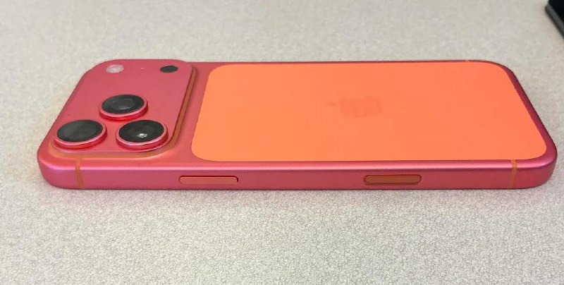  iPhone 17 Pro Max 橙色版本出现氧化 褪变为玫瑰金色多名用户报告称，他们的橙色 iPhone 17 Pro Max 从原本鲜艳的橙色逐渐褪色为玫瑰金色调