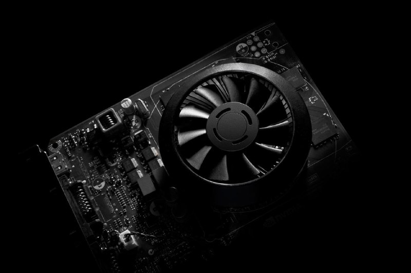 NVIDIA CUDA将「冻结」三大老架构NVIDIA在最新的CUDA 12.8开发包更细日志中明确表示，针对Maxwell、Pascal、Volta三大老架构的支持，已经完成了所有功能特性，未来的新版本中将处于「冻结」状态