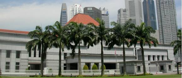 新加坡内政部下令屏蔽95个社媒账号新加坡内政部首次援引《防止外来干预 (对应措施) 法令》相关条文，向X、Facebook、Instagram、YouTube 和 TikTok五个平台发出账号限制指示，涉及95个与外籍人士郭文贵相关的社交媒体账号，要平台采取所有合理步骤阻止本地用户浏览这些账号发布的内容，因为其“可能被用来发动针对新加坡的敌意信息宣传”