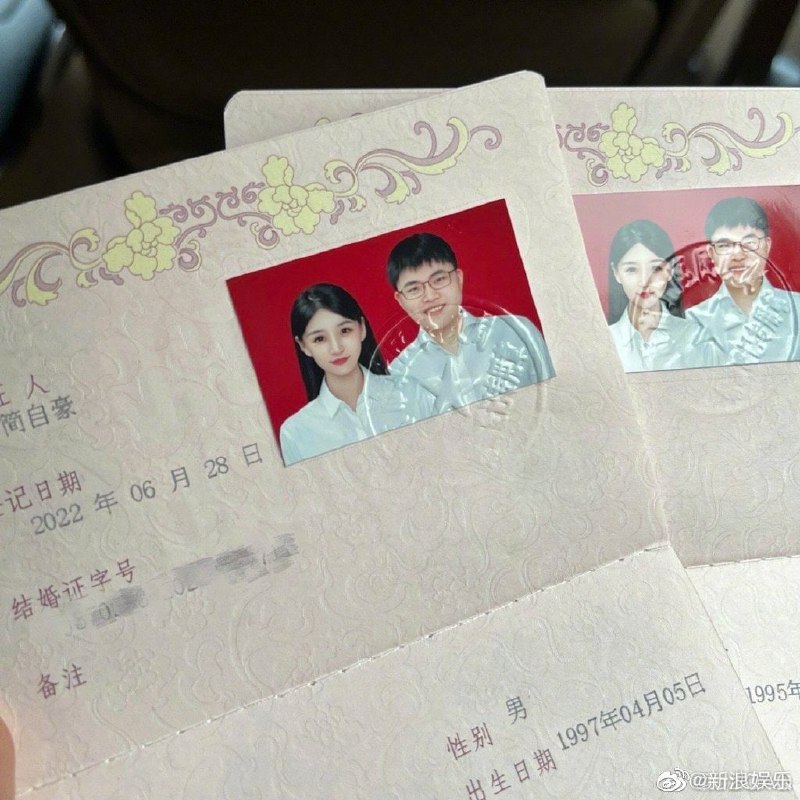 今日知名电竞选手UZI官宣结婚，我的青春没了2022年6月28日，知名电竞运动员简自豪（UZI）晒出结婚证宣布结婚，女友婷婷也发长文感慨：“还有两个月我们就在一起五年了，五年前简自豪20岁我22岁，走到现在真的很不容易”，“我们也会努力，让我们的小家庭变得越来越好