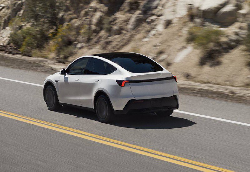  特斯拉推出更便宜的 Model Y 标准版，售价约 4 万美元特斯拉发布了价格更低的 Model Y 标准版，售价约 39,990 美元，首次在美国市场推出