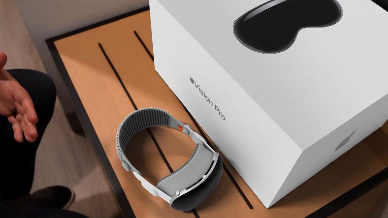Apple Vision Pro 包装盒，就问你大不大 上图是基于官方资料的 Apple Vision Pro 盒子渲染图