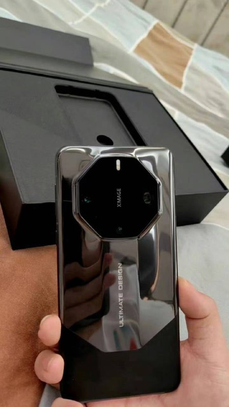 群友投稿：简单透个风华为保时捷版本全面“下放”给荣耀了Ultimate Design非凡大师版不仅有黑色版还有一个🇨🇳红陶瓷版投稿：@ZaiHuaBot频道：@TestFlightCN