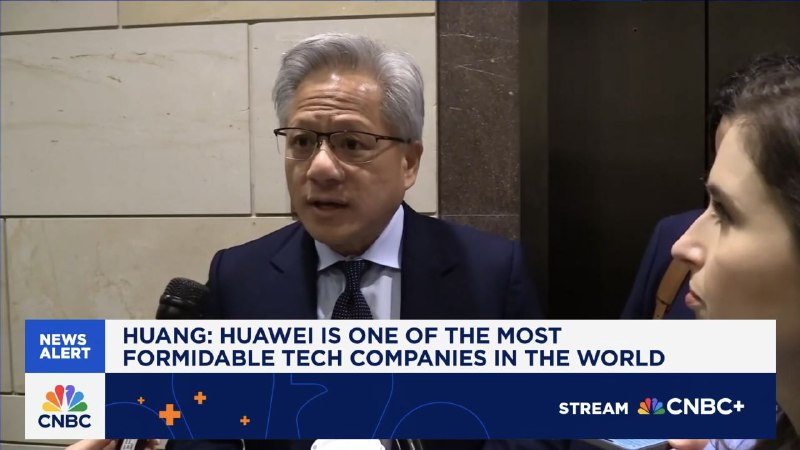 黄仁勋：中美AI差距微小，世界上50%的AI研究人员是中国人英伟达CEO黄仁勋4月30日在华盛顿科技会议上表示，中国在AI领域“并不落后”于美国，两国技术差距很小