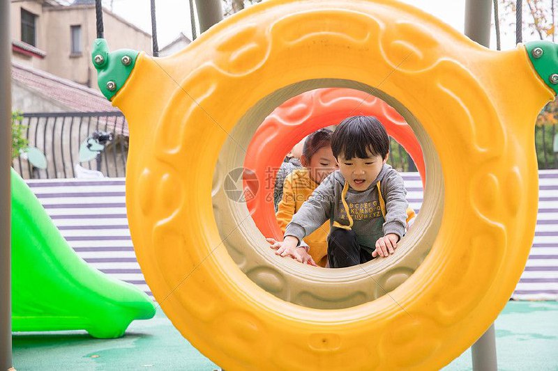 中国中小学每天将安排30分钟大课间体育活动中国中小学每天将安排30分钟的大课间体育活动，缓解学生视力疲劳