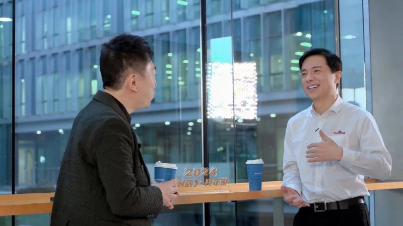 李彦宏称“程序员”职业将不复存在李彦宏在央视的《对话》节目上表示，未来不会存在程序员职业，因为任何会说话的人都能具备程序员的能力