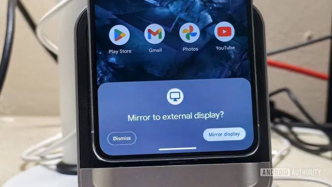 Google在 Android 14 QPR3 Beta 2 中为 Pixel 8 默认启用了显示输出的功能原生 Android 目前暂未提供类似Samsung DeX 的功能