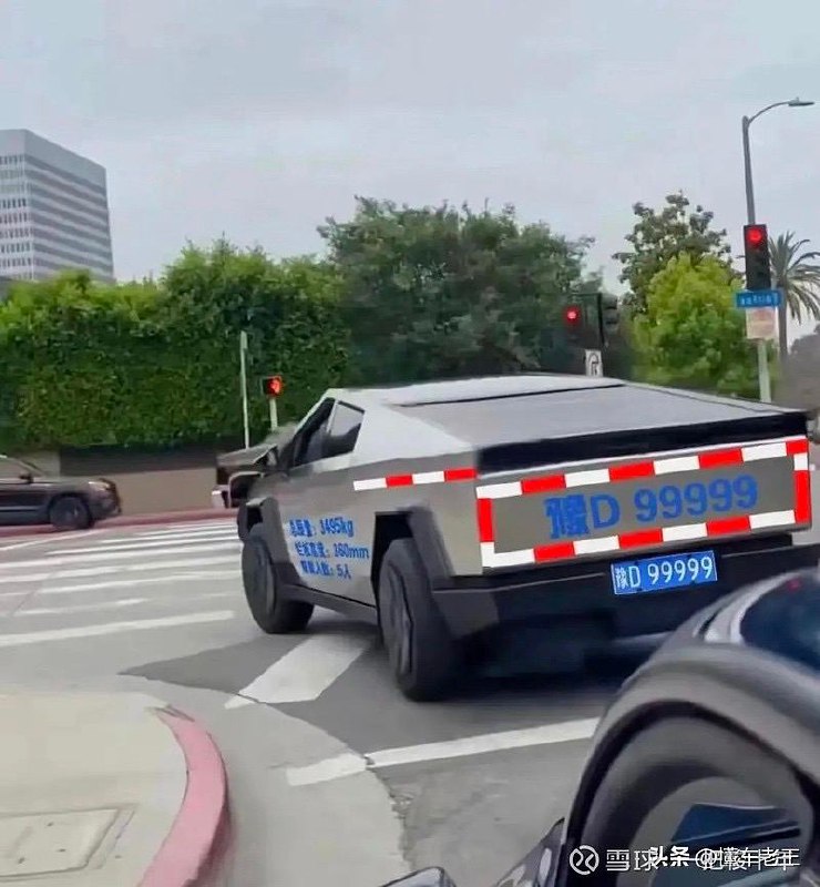 特斯拉首席执行官埃隆·马斯克表示，要使Cybertruck电动皮卡在中国合法上路将会面临一些困难
