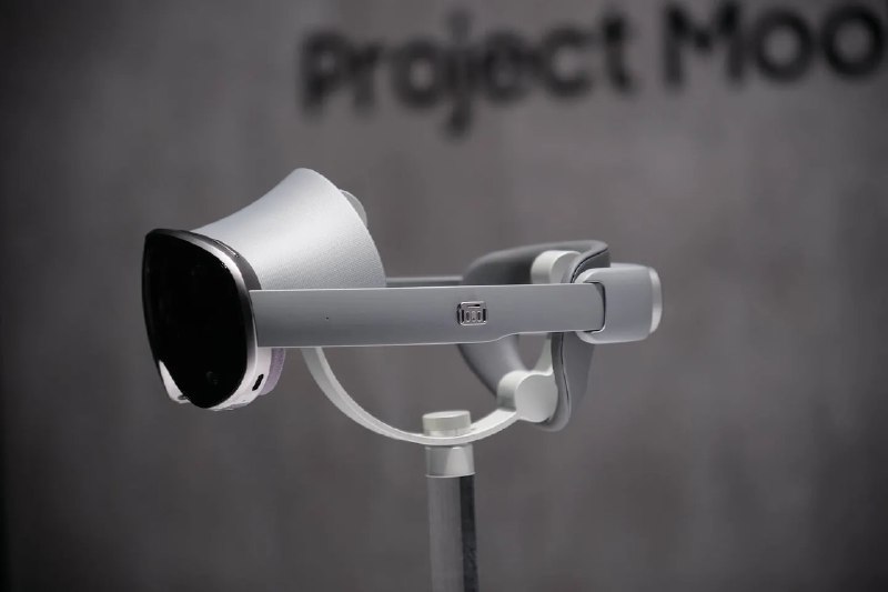 三星Project Moohan XR头显亮相，运行Android XR系统三星在Galaxy Unpacked大会上首次公开展示了其正在开发的Project Moohan XR头显