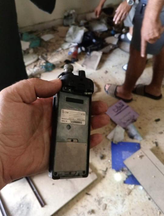 包括贝鲁特南郊在内的黎巴嫩多地各类设备再传爆炸，造成至少3人死亡，上百人受伤消息人士指：此次目标是真主党使用的对讲机等手持无线电设备，这批设备在5个月前与此前爆炸的寻呼机同时购买