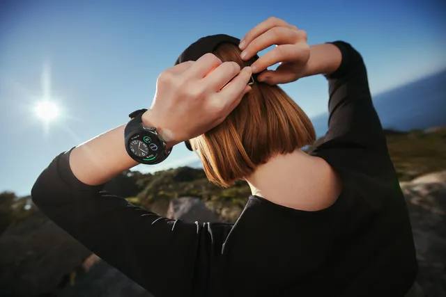 一加在海外发布旗下第二款智能手表 OnePlus Watch 2Watch 2 为 46mm 尺寸和 1.43 寸AMOLED 圆形表盘设计，不锈钢外壳，拥有黑和绿两种配色