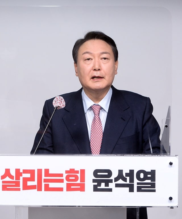 于3月9日进行的韩国总统选举当中，代表韩国右翼的尹锡悦以微弱优势当选为下一任韩国总统（投稿Rim V）