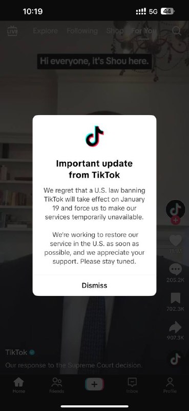 TikTok刚刚面向美国用户弹出通知，宣布会暂停在该国的业务名为“来自TikTok的重要更新”中提到：“很遗憾，美国禁止 TikTok 的法律将于 1 月 19 日生效，迫使我们暂时停止提供服务