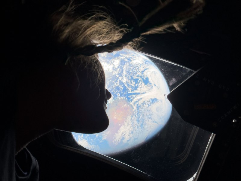  NASA 公布阿耳忒弥斯 II 任务 3 张由 iPhone 17 Pro Max 拍摄的舱内照片NASA 分享了 3 张在阿耳忒弥斯 II 月球任务期间由宇航员使用 iPhone 17 Pro Max 拍摄的照片