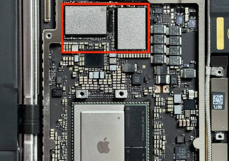 测试显示苹果 M3 MacBook Air 笔记本入门款 SSD 读取速度提高 82%根据 YouTube 频道 Max Tech 最新测试结果，配备 M3 芯片、8GB+256GB 内存的 13 英寸 MacBook Air 与配备 M2 芯片的同等型号相比，写入速度提高了 33%，读取速度提高了 82%