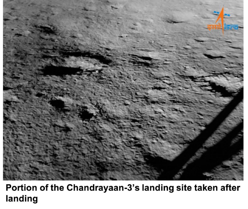 印度月船3号(Chandrayaan-3 )探测器着陆拍摄图像它显示了月船 3 号着陆点的一部分