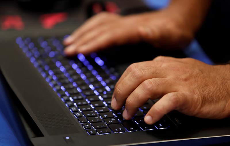 英国首次依据新《网络安全法》对 4chan 处以 2 万英镑罚款英国通信监管机构Ofcom宣布，美国网络论坛网站4chan因未提供其平台上非法内容风险评估报告，被罚款2万英镑（约合2.66万美元），这是英国新《网络安全法》实施后的首例处罚