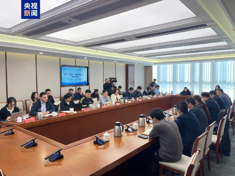 北京三部门约谈 12 家平台企业，通报“内卷式”竞争首批问题并限期整改北京市市场监管局联合市商务局、市文化和旅游局今日依法约谈并行政指导携程、去哪儿网、高德、京东、淘宝闪购、美团、飞猪旅行、同程旅行、途家民宿、小猪民宿、抖音、快手等 12 家平台企业，集中通报平台“内卷式”竞争综合整治以来发现的第一批问题，要求严格落实主体责任、限期整改