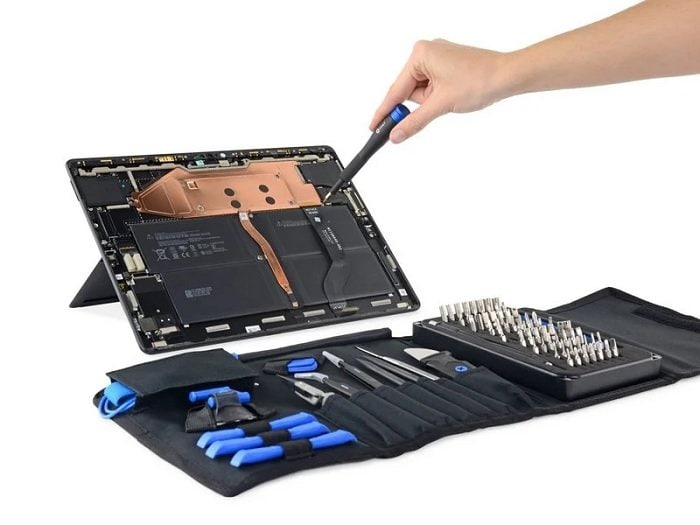 微软开始通过iFixit提供Surface官方维修工具iFixit 指出，上述工具仅仅是一个开始，后续微软也将以同样的力度，为将来的 Surface 提供类似的维修工具支持