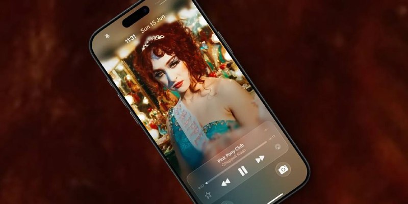 iOS 26 开放锁屏动画专辑封面功能 第三方音乐应用可接入新API苹果宣布，iOS 26将允许第三方音乐应用在iPhone锁屏上展示全屏动画专辑封面，这项功能此前仅限于Apple Music