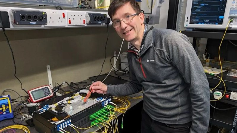 英国阿斯顿大学研究团队实现光纤传输速度重大突破美国家庭宽带互联网连接速度超过242Mbps就被认为是相当快的了