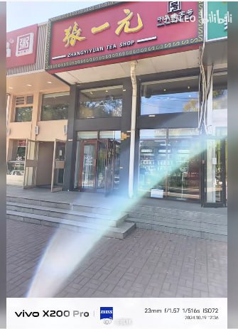 vivo就X200 Pro的炫光问题致歉，承诺会尽快OTA成片优化软件功能vivo 针对 X200 Pro 手机的炫光现象发布声明，解释炫光是由于镜头设计和镀膜策略引发的技术问题，特别是在强光环境下的画外炫光更为明显