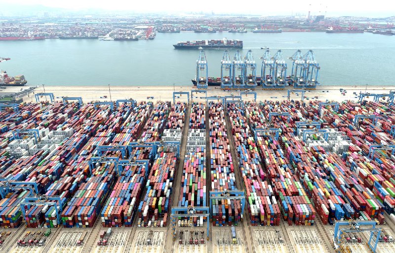 中国出口强劲开年，贸易顺差有望再创历史新高2026 年 1 至 2 月，中国出口额同比大增 21.8%，远超路透社此前预测的 7.1%增速，也较去年 12 月的 6.6%大幅跃升