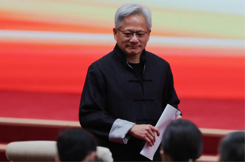黄仁勋链博会演讲：身着唐装，中文开场谈 AI 未来7月16日，英伟达CEO黄仁勋身着唐装亮相第三届链博会，并在开幕式演讲中尝试用中文开场，但随后自嘲中文不好，切换回英文