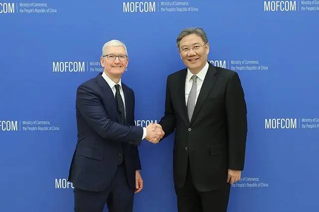 中国商务部部长王文涛会见库克：欢迎苹果继续深耕中国市场，实现共同发展据中国商务部官网消息，王文涛会见了库克