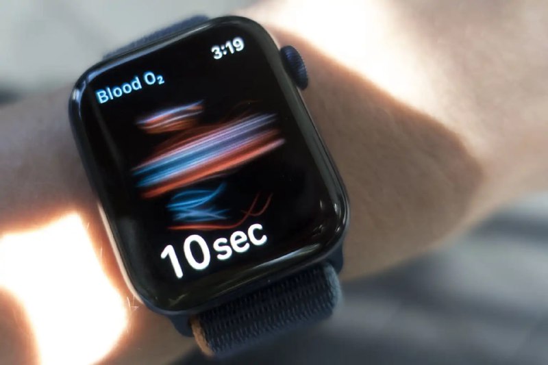 苹果宣布在美国为新款 Apple Watch 恢复血氧功能苹果公司宣布，将通过软件更新为美国部分 Apple Watch 用户重新引入血氧检测功能