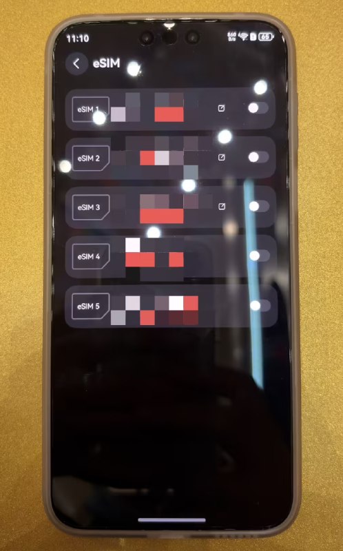 华为 Mate 80 RS 国行版被实测支持在境外添加超 2 张 eSIM有网友实测华为 Mate 80 RS 非凡大师国行版在境外可添加超过 2 张 eSIM 卡，有用户已成功添加 5 张，具体上限尚不明确