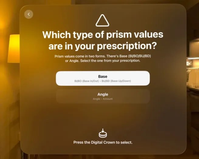 Apple Vision Pro 新增数字棱镜矫正功能苹果在 visionOS 2.6 中为 Vision Pro 新增了数字棱镜矫正功能，解决了此前不支持含棱镜值处方的限制