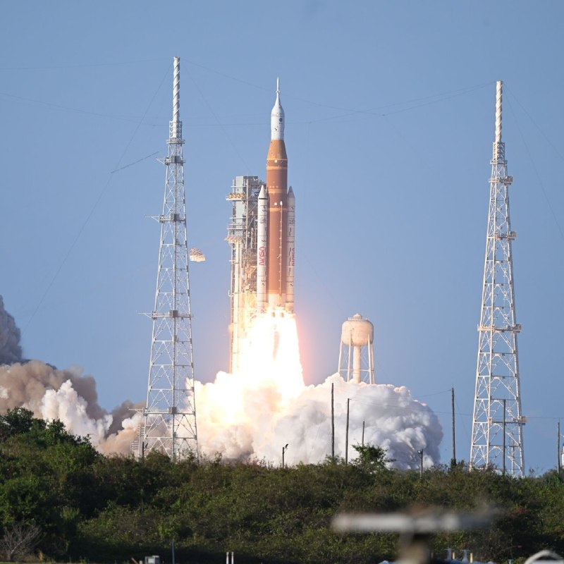 NASA“阿耳忒弥斯 2 号”载人绕月任务发射升空，4 名宇航员启程赴月球附近北京时间​ 2026 年 4 月 2 日 6 点 35 分，NASA “阿耳忒弥斯 2 号”任务在佛罗里达州成功发射