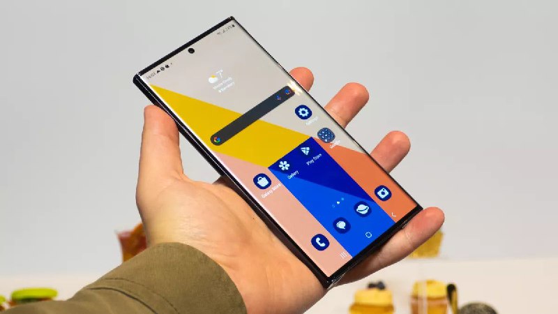 三星 Galaxy S24 Ultra 可能会继续使用高通芯片一份新报告称，三星正在为其即将推出的 Galaxy S24 Ultra 手机的所有版本配备高通芯片