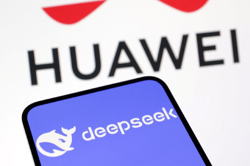 华为董事：中国国产算力能基本解决美国卡脖子问题华为董事、质量流程 IT 总裁陶景文在第四届 828 B2B 企业节上表示，中国国产算力基本能解决美国"卡脖子"问题，中国还有一批像深度求索（DeepSeek）这样的优秀大模型公司，大模型竞争力已经不输于美国